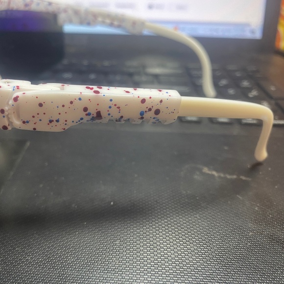 Sunglasses - Picture 5 of 5